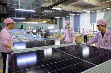 DAH Solar منتج عالمي حاصل على براءة اختراع للوحدة الكهروضوئية الكاملة للشاشة كيف يتم إنتاجه