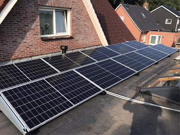 مشروع الطاقة الشمسية على أسطح المنازل في هولندا بقدرة 5 كيلو وات - وحدة DAH أحادية الكهروضوئية