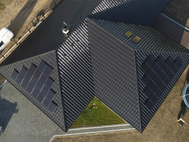 لوحة شمسية سوداء كاملة لنظام الطاقة الشمسية المنزلية 13.2kw في بولندا
